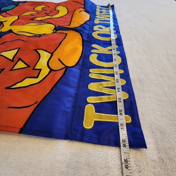 Vintage 1996 Tweety Bird Halloween Twick Or Tweet 43.5x28 Decorative Flag - Picture 11 of 13